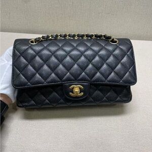 100% Auth CHANEL classic double flap medium caviar leather with gold-ton…
